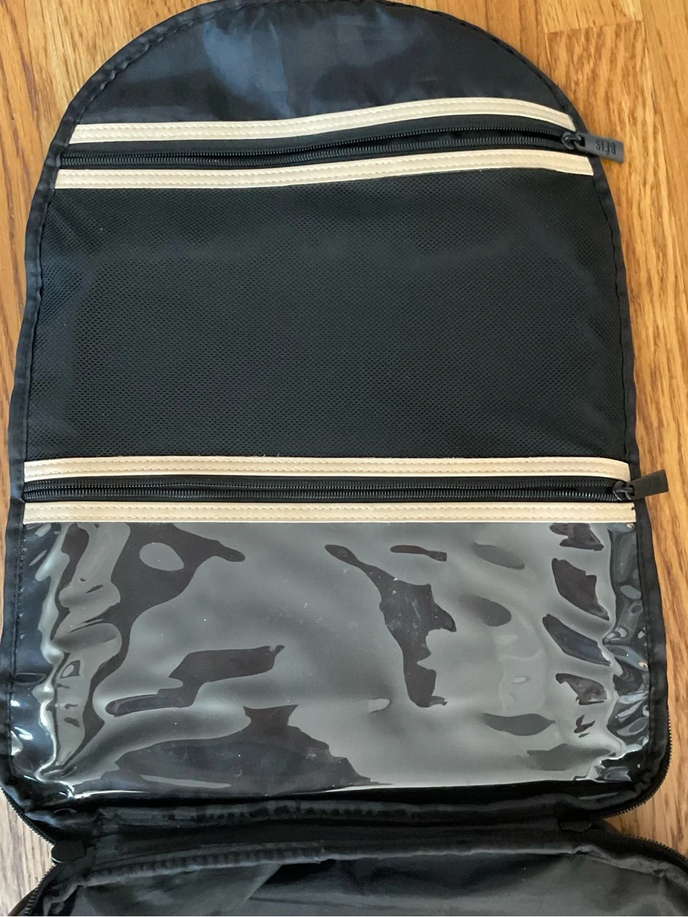 BEIS - Black Everyday Backpack with Front Pocket and Leather Bottom. Size OS